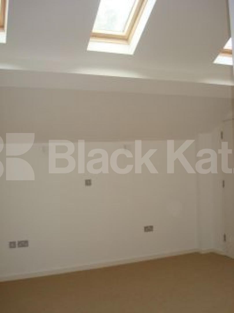 			MUST SEE !!!!!!!, 3 Bedroom, 1 bath, 1 reception Flat			 St Johns Way, ARCHWAY